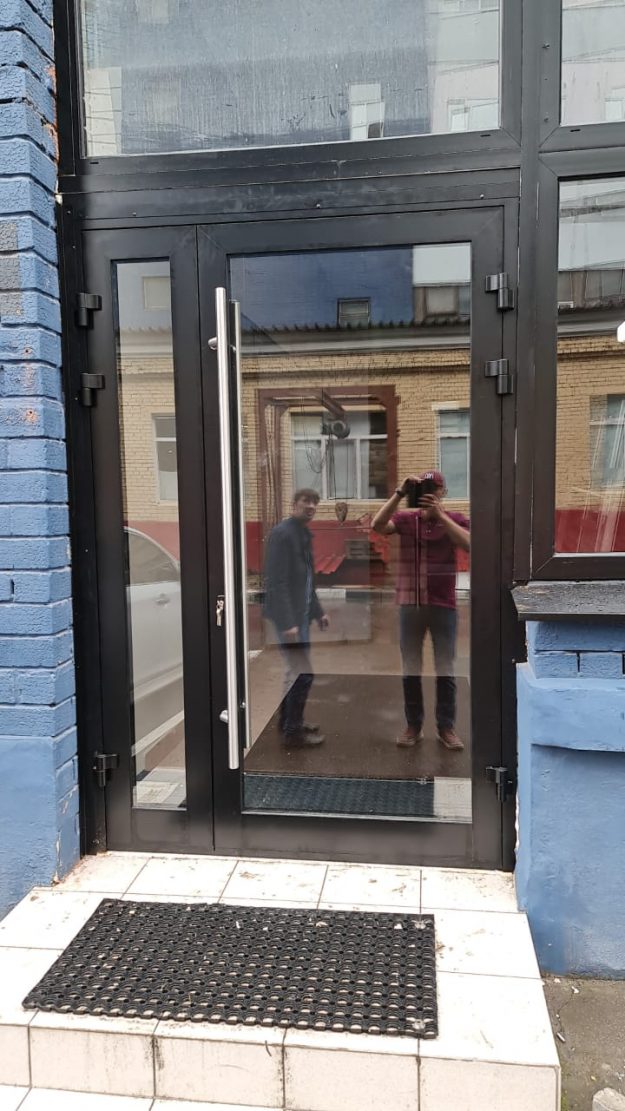 почему двери из алюминия популярны