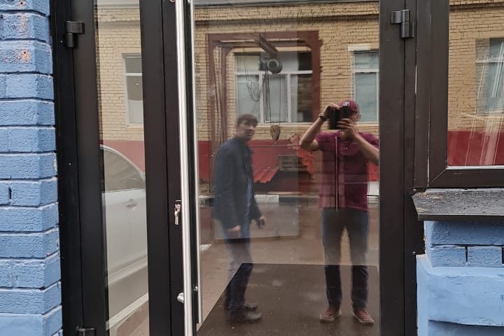 почему двери из алюминия популярны