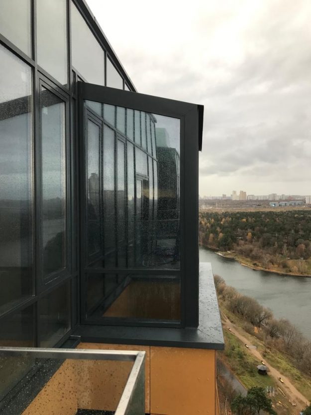 особенности и достоинства безрамного остекления