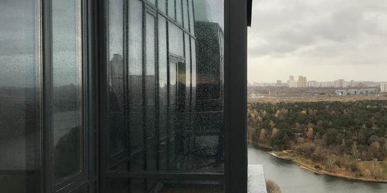 особенности и достоинства безрамного остекления