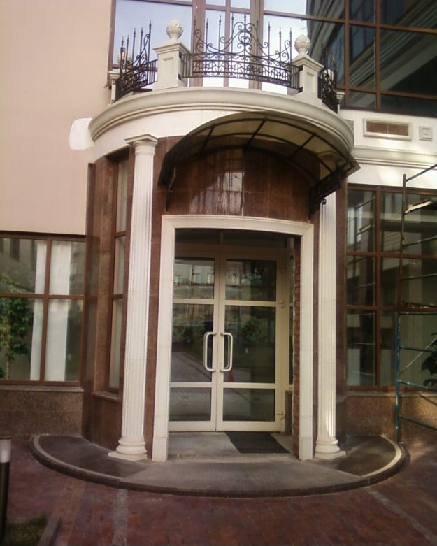 что нужно знать про алюминиевые входные конструкции