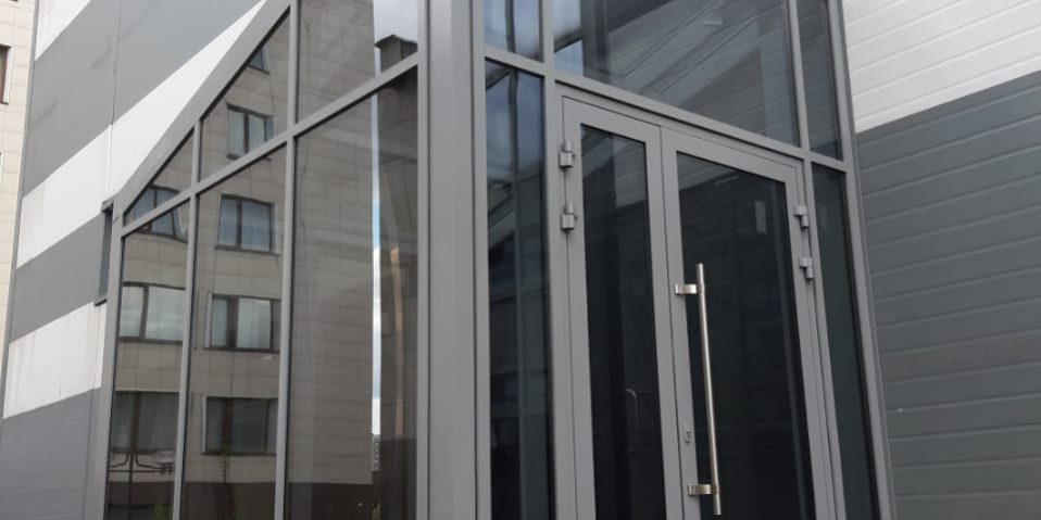 алюминиевые противопожарные двери - надёжная защита от всепоглощающего огня