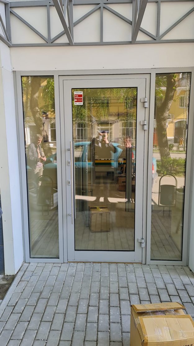 металлические двери - наружные и внутренние