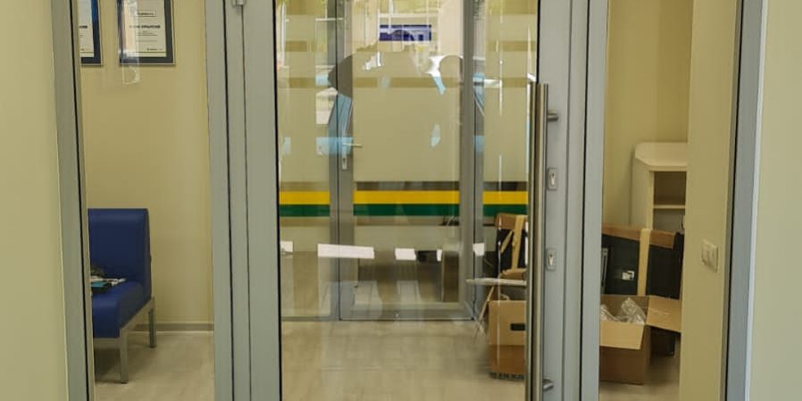 межкомнатные алюминиевые двери