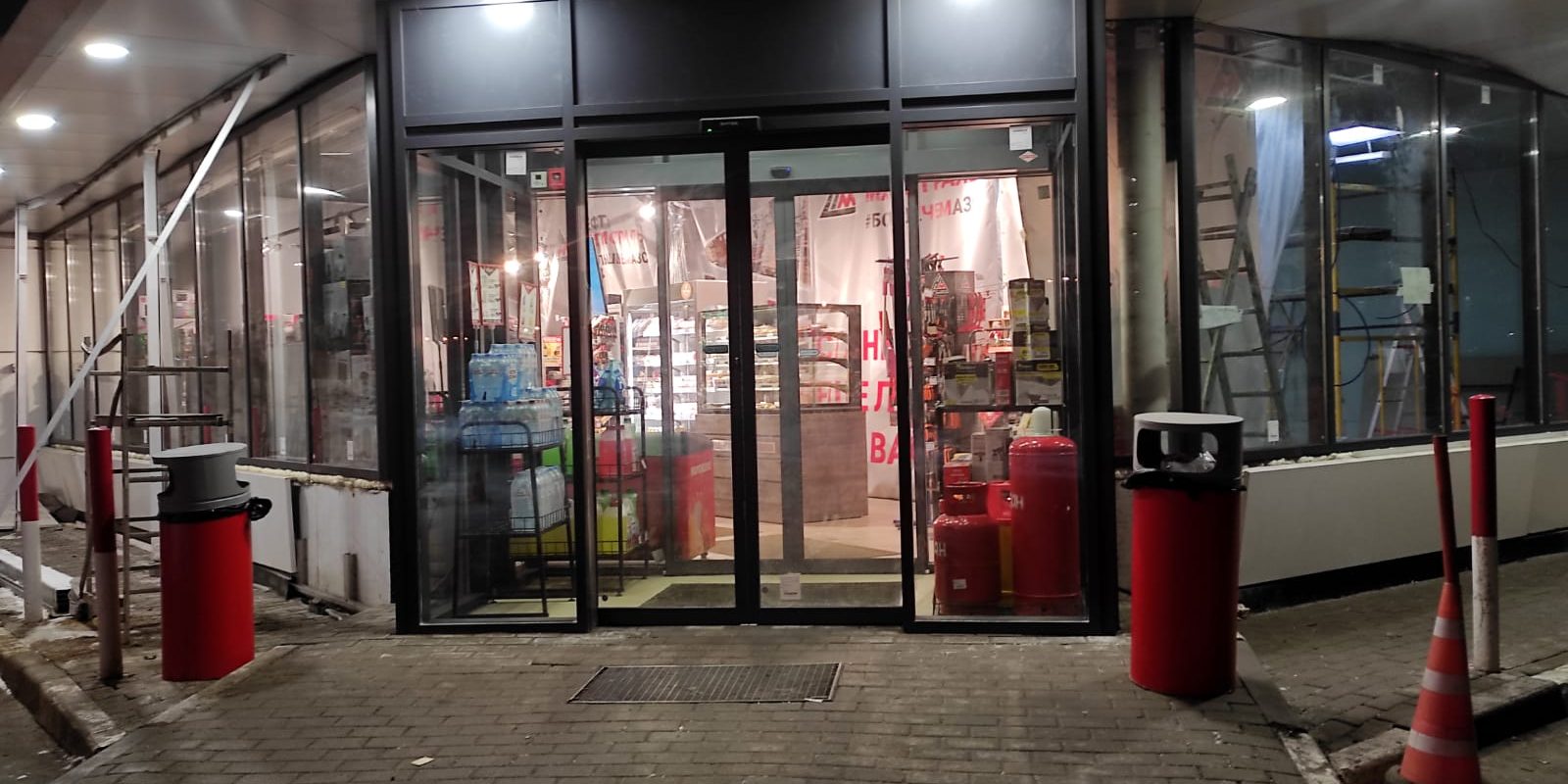 Входная группа с автоматическим дверным блоком Стародмитровское шоссе